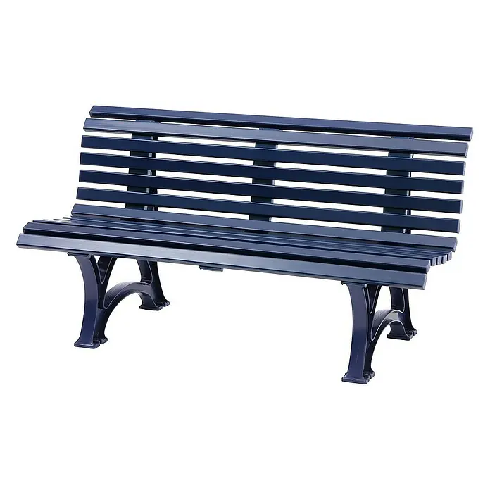 Proregal Gartenbank Jamaika 3-Sitzer aus Kunststoff - Blau - Aufnahme einer blauen Gartenbank mit Lattenrost auf einem weißen Hintergrund. Die Bank ist stabil und einladend.
