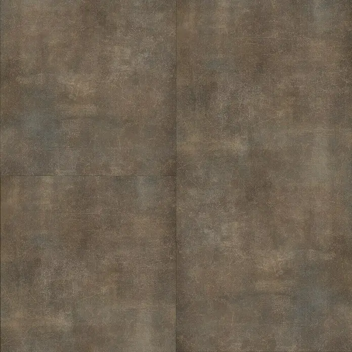 Vinylbodenmuster Sly L Titan - 280 x 160 x 7,5 mm, Fliesenoptik - Nahaufnahme von vier quadratischen, dunkelbraunen Bodenfliesen mit einem strukturierten, leicht zerkratzten Erscheinungsbild.