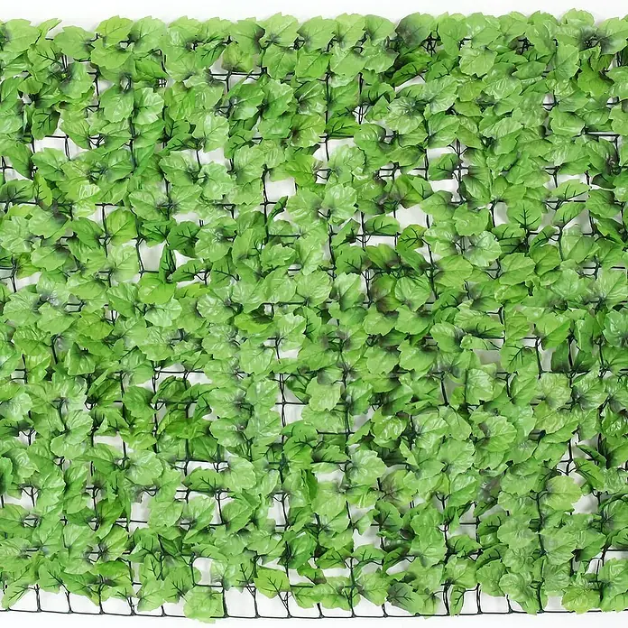 Proregal Sichtschutzelement Balkonsichtschutz - Kunststoff, Blatt hell - Nahaufnahme eines künstlichen Blätterzauns, der eine lebendige, grüne Textur für den Außenbereich bietet. Ideal als dekorativer Sichtschutz.