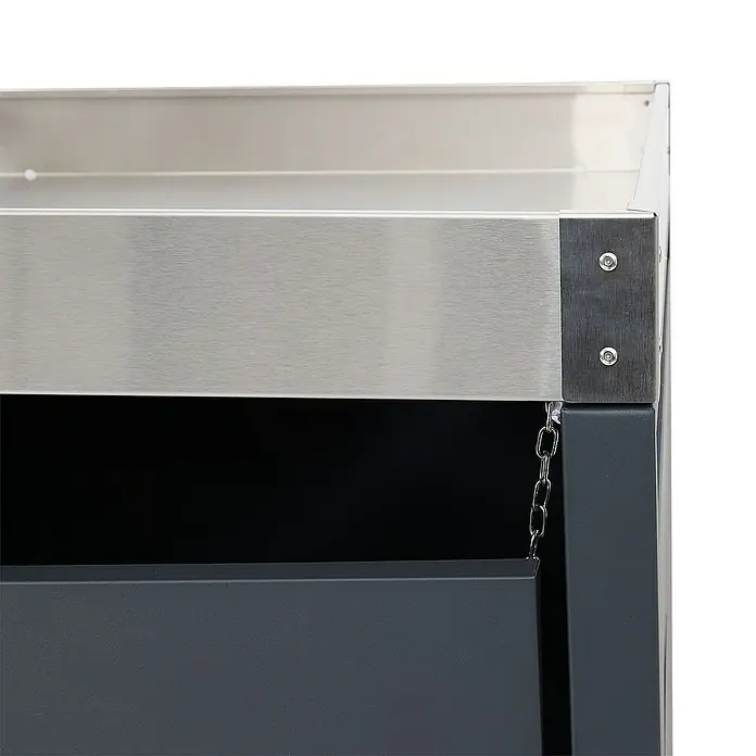 Proregal Mülltonnenbox 1er-Mülltonnenverkleidung mit Brennholzlager - 130 x 80 cm, Metall, Anthrazit, Geeignet für Anzahl Mülltonnen: 1 Stk. - Detailaufnahme einer Edelstahl-Außenküchenkomponente, die eine robuste Bauweise und ein modernes Design zeigt. Ideal für den Garten.