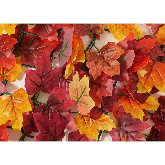 Proregal Sichtschutzelement Balkonsichtschutz - Kunststoff, Ahorn Rot-Gelb - Nahaufnahme von künstlichen Herbstblättern in Rot-, Orange- und Gelbtönen, ideal für Herbstdekorationen.
