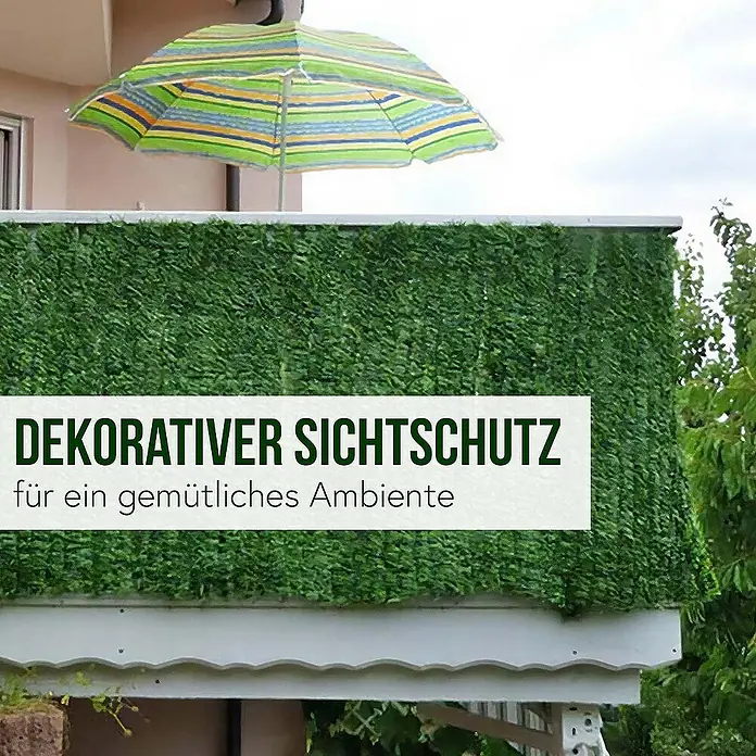Proregal Sichtschutzelement Balkonsichtschutz - B x H: 500 x 150 cm, Kunststoff, Blatt dunkel - Dekorativer Sichtschutz auf einem Balkon, der Privatsphäre schafft und das Ambiente verschönert. Ein Sonnenschirm spendet Schatten.