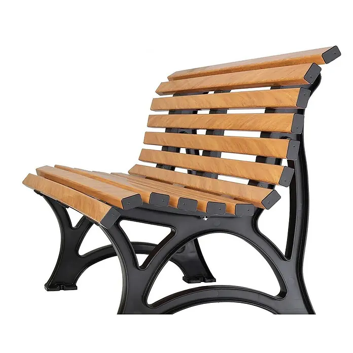 Proregal Gartenbank Jamaika 3-Sitzer aus Kunststoff - Holzoptik - Nahaufnahme einer stilvollen Parkbank mit Holzlatten und einem robusten, schwarzen Metallgestell. Ideal für Parks und Gärten.