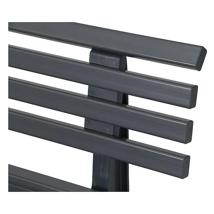 Proregal Gartenbank Antigua 2-Sitzer aus Kunststoff - Graphitgrau - Nahaufnahme eines Lattenrostes, der die Struktur und das Design des Produktes hervorhebt. Ideal für Möbelhäuser.