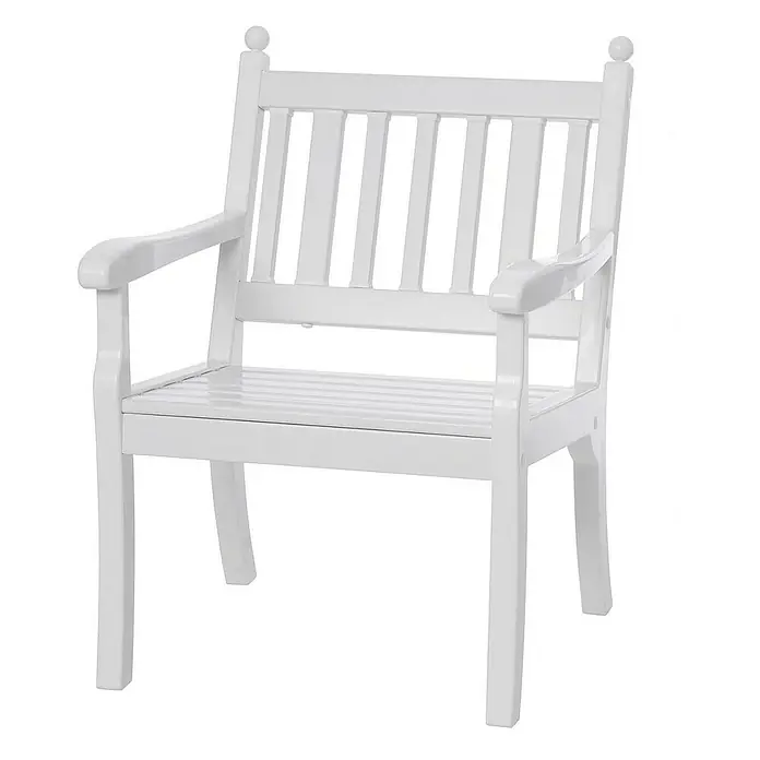 Proregal Gartenbank Aruba 1-Sitzer aus Kunststoff - Weiß - Ein weißer Holzstuhl mit Armlehnen und Lattenmuster im Rückenbereich, ideal für Garten oder Terrasse.