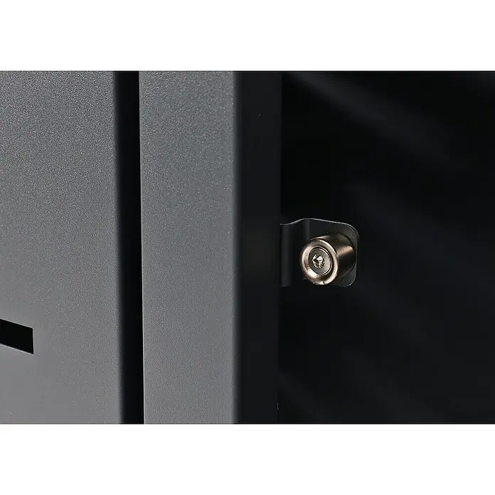Proregal Mülltonnenbox 2er-Mülltonnenverkleidung - Metall, Edelstahl, Geeignet für Anzahl Mülltonnen: 2 Stk. - Nahaufnahme eines Metallschrankschlosses, das ein sicheres und robustes Design für Lagerungslösungen bietet.