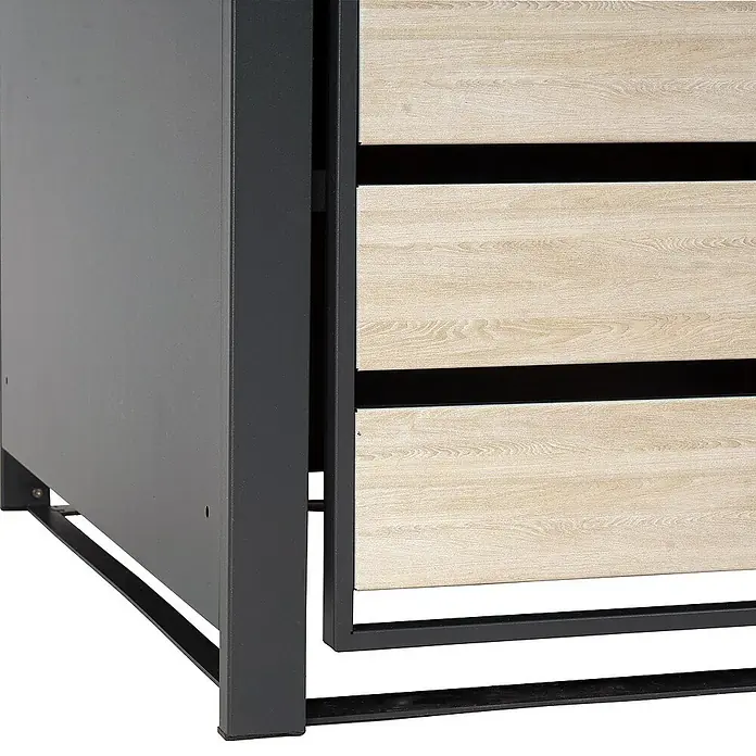Proregal Mülltonnenbox 4er Mülltonnenverkleidung - Metall, Buche-Holzoptik Hellbraun, Geeignet für Anzahl Mülltonnen: 4 Stk. - Nahaufnahme eines modernen Kommodenelements mit drei Schubladen in Holzoptik und einem dunkelgrauen Metallrahmen.