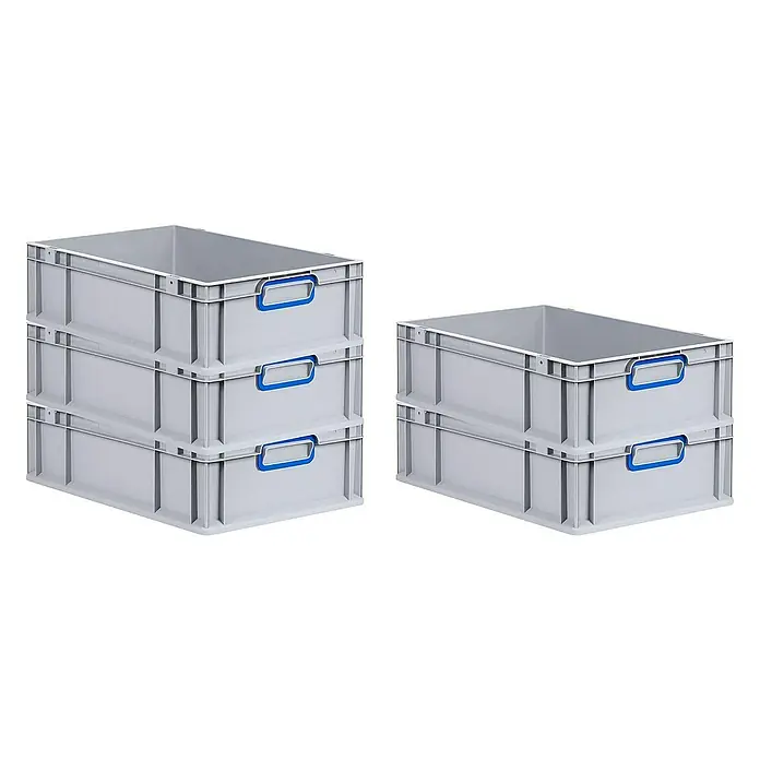 Proregal Eurobox Eurobox NextGen Color - L x B x H: 60 x 40 x 17 cm, Kunststoff, Grau, Blau - Drei graue Kunststoffbehälter mit blauen Griffen, die gestapelt sind, und zwei graue Kunststoffbehälter. Lagerlösung für vielfältige Zwecke.