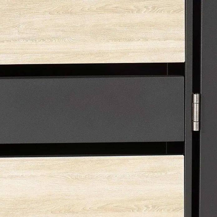 Proregal Mülltonnenbox 1er Mülltonnenverkleidung mit Pflanzkasten - Metall, Buche-Holzoptik, Geeignet für Anzahl Mülltonnen: 1 Stk. - Nahaufnahme einer modernen Tür mit hellen Holzpaneelen und dunklen Metallakzenten, die ein stilvolles Design zeigt.
