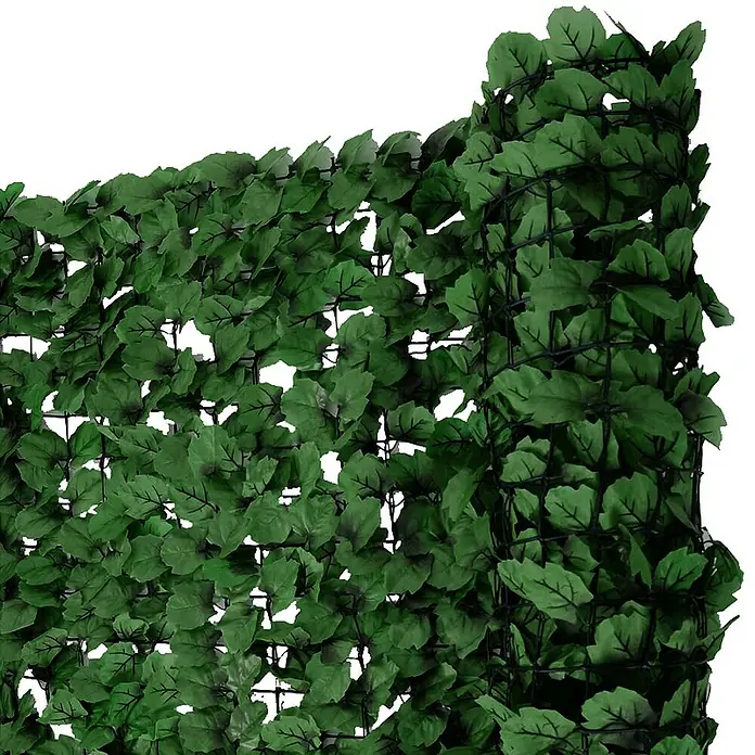 Proregal Sichtschutzelement Balkonsichtschutz - B x H: 500 x 100 cm, Kunststoff, Blatt dunkel - Detailaufnahme eines künstlichen Efeusichtschutzes mit grünen Blättern auf einem schwarzen Gitter, ideal zur Dekoration von Gärten und Balkonen.