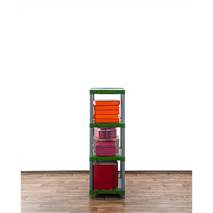 Proregal Kunststoffregal GREY BEAR - Traglast pro Boden: 120 kg, Anzahl Böden: 4 Stk., Stecken, Grau-Grün - Ein Regal mit vier Fächern, gefüllt mit Büchern und farbigen Aufbewahrungsboxen, bietet praktischen Stauraum und eine ordentliche Optik.