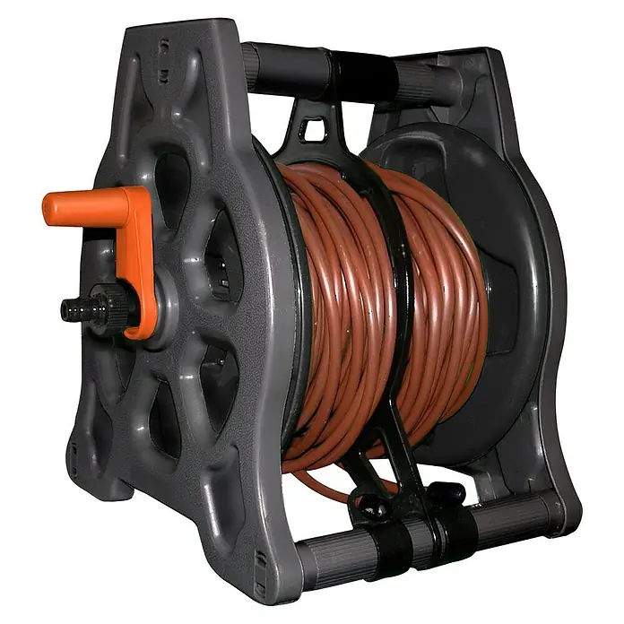 Elgo Tropfer-Set Drip`N Roll - Geeignet für: Flächen bis 60 m², Transportfähig - Graue Schlauchtrommel mit braunem Gartenschlauch aufgewickelt. Ideal für die Gartenbewässerung und ordentliche Aufbewahrung.