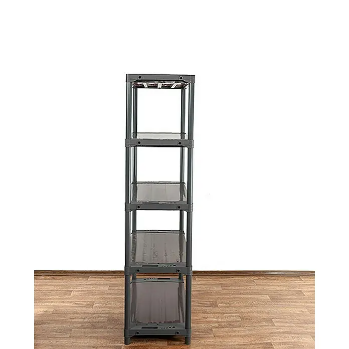Proregal Kunststoffregal GREY BEAR - Traglast pro Boden: 120 kg, Anzahl Böden: 5 Stk., Stecken, Grau - Ein graues, schlankes, fünfstufiges Regal aus Kunststoff vor einer weißen Wand, ideal für zusätzlichen Stauraum.