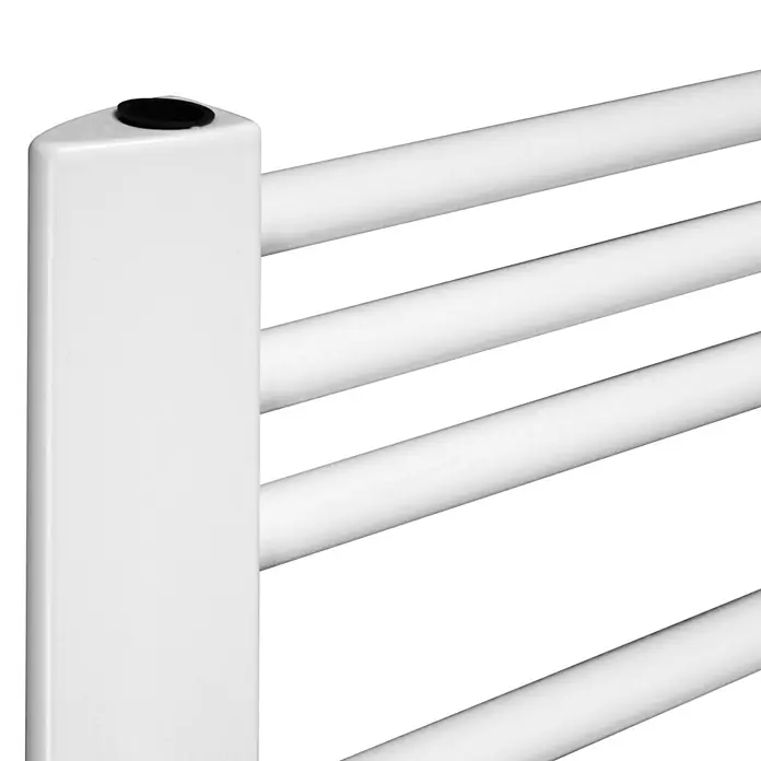 Camargue Badheizkörper Trapezo - B x H: 600 x 996 mm, Anschlusskombination Heizkörper: Links unten - Detailaufnahme eines weißen Handtuchwärmers mit horizontalen Stangen und einem schwarzen Endstück.