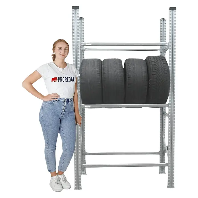 Proregal Reifenregal PROXIMO 1x Grundregal + 1x Anbauregal - H x B x T: 200 x 180 x 40 cm, Stecken, Verzinkt - Ein Reifenregal aus Metall mit vier Reifen, daneben eine Frau als Größenvergleich. Praktische Reifenlagerung für Garage oder Werkstatt.