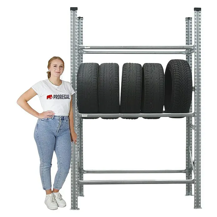 Proregal Reifenregal PROXIMO 1x Grundregal + 1x Anbauregal - H x B x T: 200 x 240 x 40 cm, Stecken, Verzinkt - Reifenregal mit fünf Reifen und einer Frau, die daneben steht.