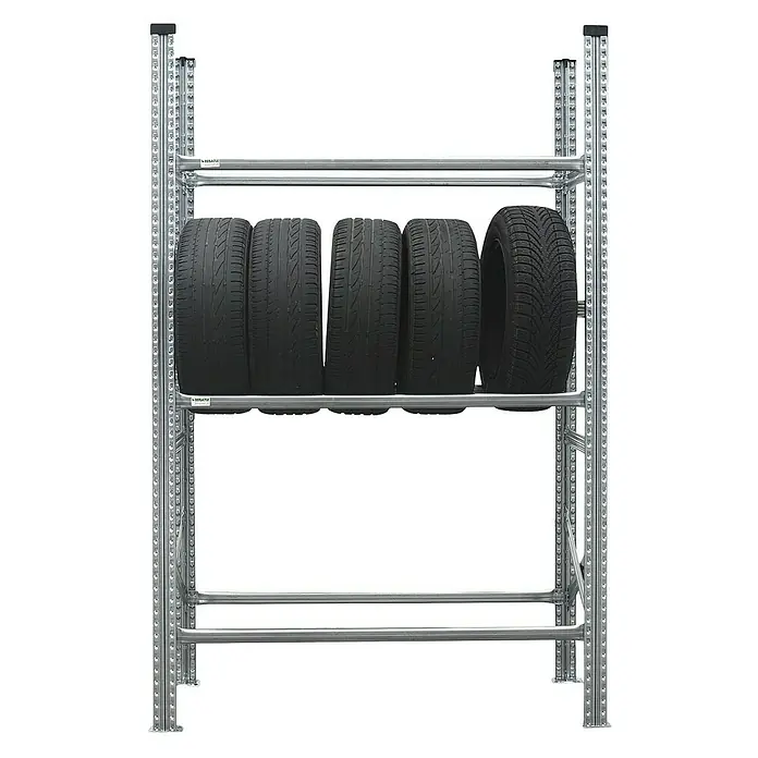 Proregal Reifenregal PROXIMO Grundregal - H x B x T: 200 x 120 x 40 cm, Stecken, Verzinkt - Das Bild zeigt ein Reifenregal aus Metall, das mit fünf Reifen auf einer Ebene gefüllt ist. Die Reifen sind schwarz und haben unterschiedliche Profile.