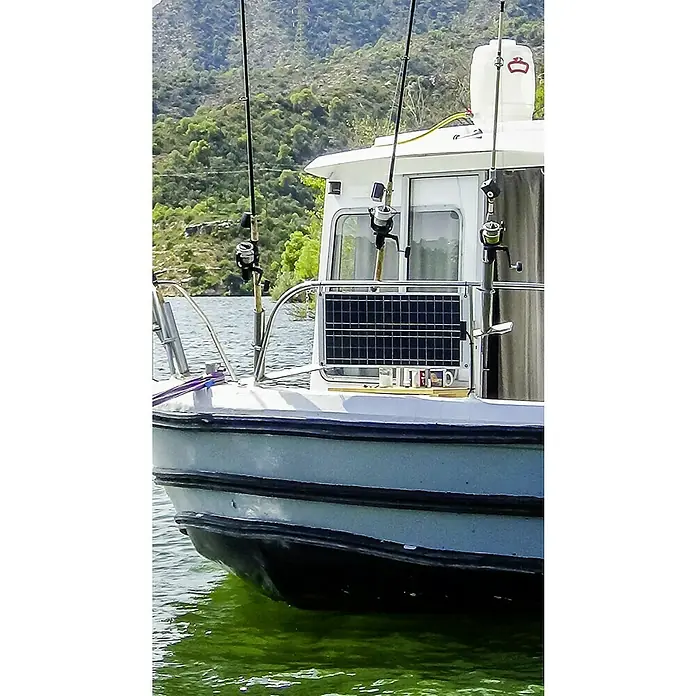Sunset Solarmodul-Set Laminat - Nennleistung: 30 W, Für Booten, Yachten und Wohnmobilen - Boot mit Angelruten und Solarpanel.