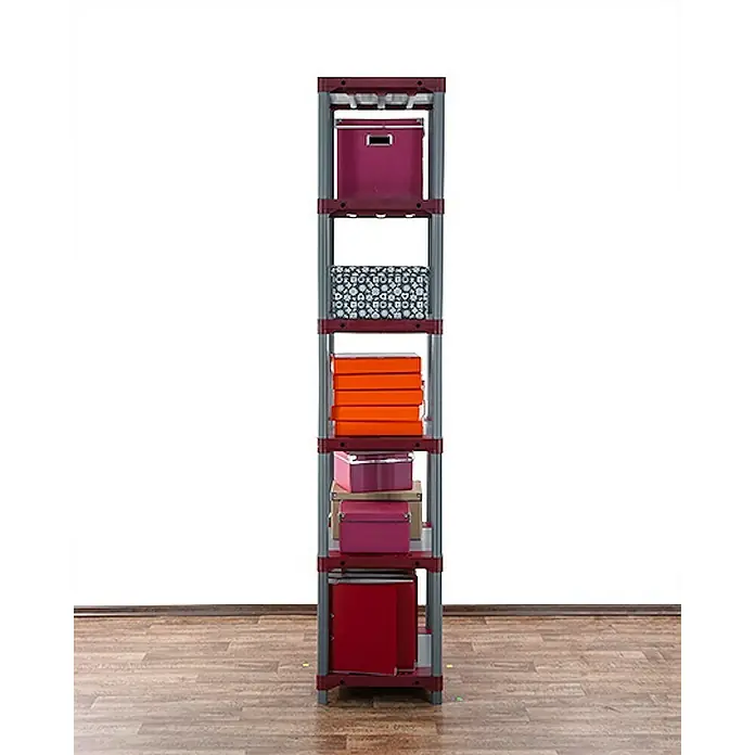 Proregal Kunststoffregal BIG GREY BEAR - Traglast pro Boden: 160 kg, Anzahl Böden: 6 Stk., Stecken, Grau-Rot - Ein schlankes, mehrstöckiges Regal, gefüllt mit verschiedenfarbigen Boxen und Büchern, vor einem schlichten, weißen Hintergrund.