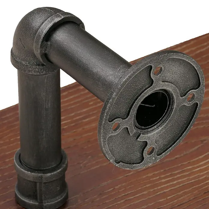 Berlinlodge Holzregal 2er-Set Wandregal - H x B x T: 29 x 45 x 25 cm, Anzahl Böden: 2 Stk., Einhängen, Braun - Nahaufnahme einer industriellen Rohrhalterung aus Metall auf einer Holzoberfläche. Die Halterung hat ein markantes, robustes Design.
