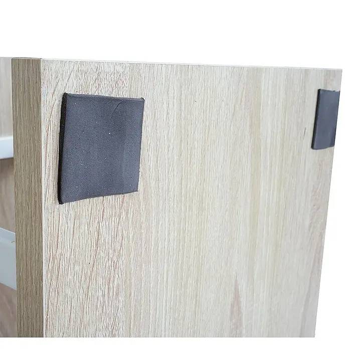 Berlinlodge Holzregal Bücherregal - H x B x T: 183 x 80 x 30 cm, Anzahl Böden: 5 Stk., Aufstellen, Hellholz - Nahaufnahme eines Holzregals mit schwarzen, quadratischen Stoßdämpfern, die an der Seite befestigt sind, um Stabilität und Schutz zu gewährleisten.