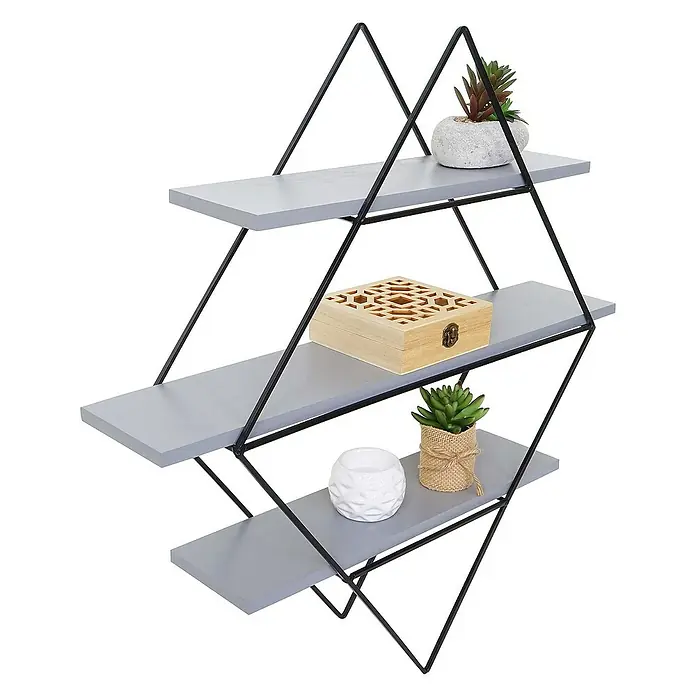 Berlinlodge Holzregal Wandregal rautenförmig - Anzahl Böden: 3 Stk., Einhängen, Grau - Ein stilvolles Wandregal mit drei grauen Ablagen, gehalten von einem schwarzen, geometrischen Metallrahmen, perfekt für moderne Dekoration.
