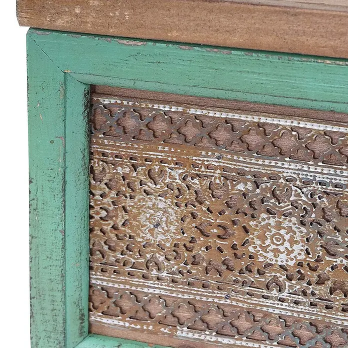 Berlinlodge Holzregal Wandregal - Anzahl Böden: 1 Stk., Einhängen, Braun - Nahaufnahme eines kunstvoll verzierten Holzmöbels mit grüner Lackierung und feinen Mustern.