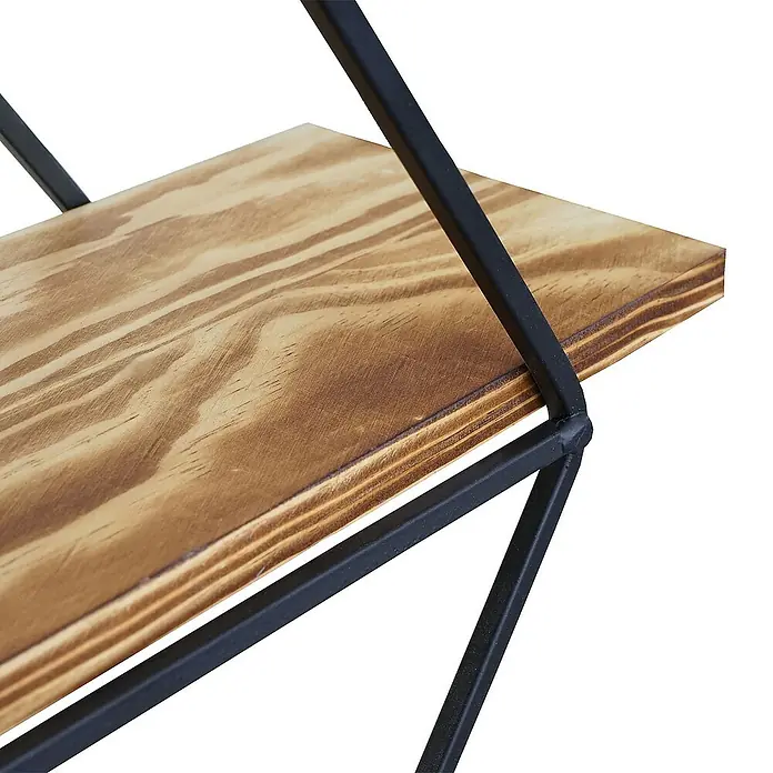 Berlinlodge Holzregal Wandregal rautenförmig - H x B x T: 60 x 55 x 12 cm, Anzahl Böden: 3 Stk., Einhängen, Braun - Nahaufnahme eines Wandregals mit einem Holzbrett und einem schwarzen Metallrahmen, das ein modernes und minimalistisches Design zeigt.
