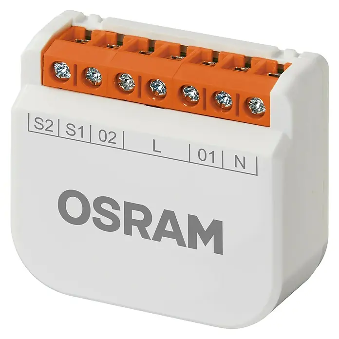 Osram Smart+ Schalter 2CH - Weiß, Innen - Nahaufnahme eines Osram-Produkts, das ein elektronisches Gerät mit Anschlüssen und der Aufschrift "Osram" zeigt.