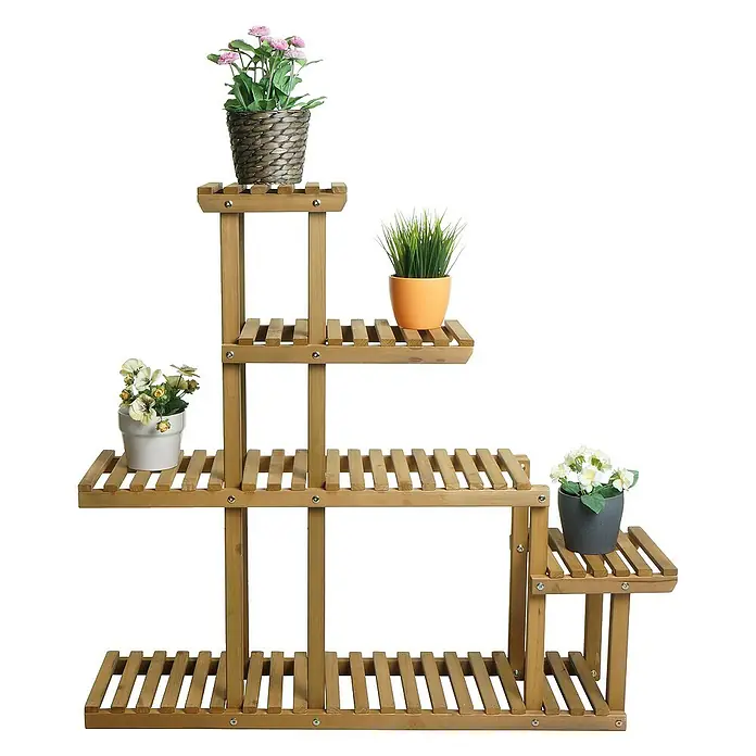 Berlinlodge Holzregal Pflanzregal - H x B x T: 95 x 105 x 25 cm, Anzahl Böden: 5 Stk., Einhängen, Braun - Ein vierstöckiges Pflanzenregal aus Holz mit mehreren Pflanzen in Töpfen darauf präsentiert.