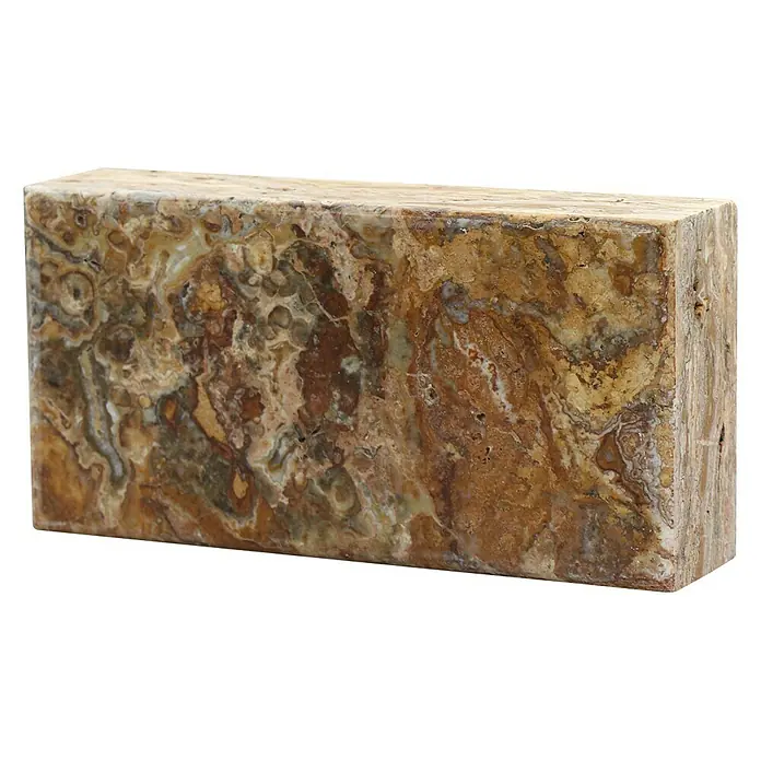 Fuchs Design Natursteinziegel Crystal Collection NatureTouch - Rain Forest Brown, Poliert, 20 x 10 x 5 cm - Nahaufnahme eines länglichen, braunen Marmorblocks mit einzigartigen Texturen und Mustern.