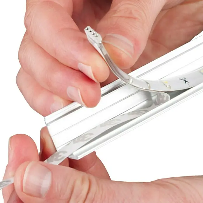Paulmann Delta Profil - 2 m, Kunststoff - LED-Streifen wird in ein Aluminiumprofil eingesetzt. Das Profil dient als Kühlkörper und zur besseren Lichtverteilung der LED-Leuchte.