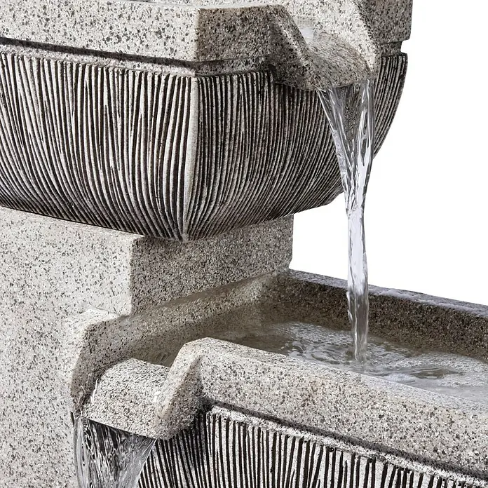 Dobar Gartenbrunnen - 38,7 x 32,3 x 80,3 cm, Kunststoff, Grau - Nahaufnahme eines mehrstufigen Brunnens aus strukturiertem Stein, bei dem Wasser von Becken zu Becken fließt.