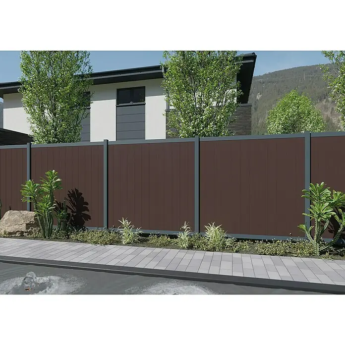 Joda Sichtschutzelement Kingston Einzelprofilmaß: ca. 20 × 147 mm - B x H: 183 x 176 cm, WPC, Dunkelbraun - Moderne Gartenzaunansicht. Der Zaun in Holzoptik bietet Privatsphäre und fügt sich nahtlos in die grüne Umgebung ein.