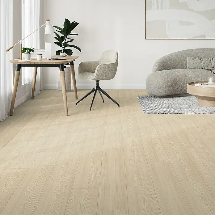 Parador Designbodenmuster Modular ONE Lärche Apollo natur - 200 x 194 x 8 mm, Landhausdiele, Lärche Apollo natur - Elegantes Interieur mit hellem Holzboden, der Wärme und Natürlichkeit ausstrahlt. Der Boden harmoniert perfekt mit den Möbeln und Pflanzen.