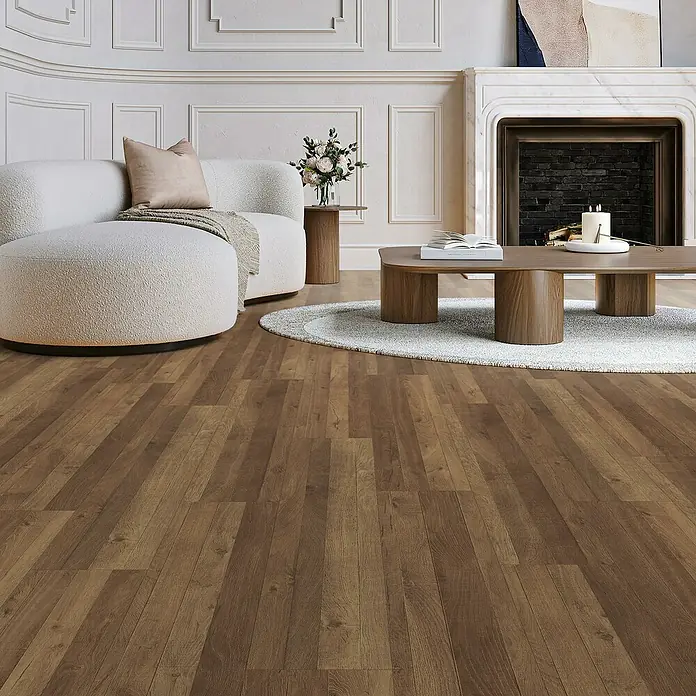 Parador Designbodenmuster Modular ONE Eiche Linea antik - 200 x 194 x 8 mm, Landhausdiele - Einladender Wohnraum mit einem warmen Holzboden, der eine gemütliche Atmosphäre schafft. Der Boden harmoniert perfekt mit der modernen Einrichtung.