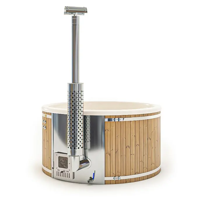 FinnTherm Hot Tub Stockholm "Spa Edition" - 200 cm, Nordische Holz, Naturbelassen - Abbildung eines stilvollen Holz-Whirlpools mit integriertem Ofen und einem markanten Edelstahlrohr.