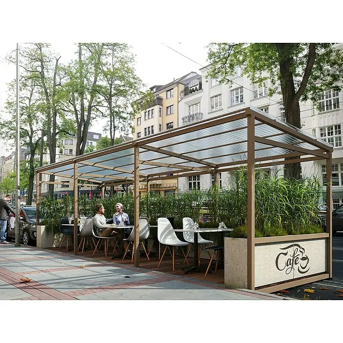 Wellplatte - 2.000 x 900 x 1,5 mm, Transparent, Polycarbonat, Rund - Einladendes Straßencafé mit überdachter Terrasse, umgeben von üppigem Grün. Perfekt für eine entspannte Pause im Freien.