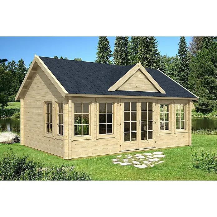 Alpholz Gartenhaus CLOCKHOUSE® XL - Außenmaß inkl. Dachüberstand (B x T): 570 x 410 cm, Holz, Pinie - Ein helles Holzgartenhaus mit dunklem Dach und vielen Fenstern steht auf einer grünen Rasenfläche. Perfekt für den Garten!