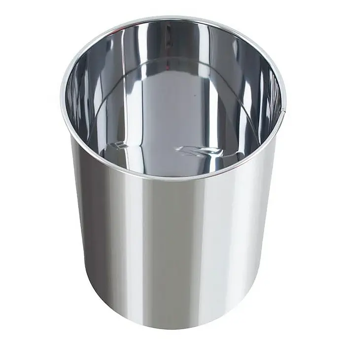 Proregal Papierkorb stillvoll & rund aus Metall - 15 l, Metall, Edelstahl - Nahaufnahme eines polierten Edelstahlbehälters, der modernes Design und Funktionalität für den Küchen- oder Gastronomiebereich vereint.