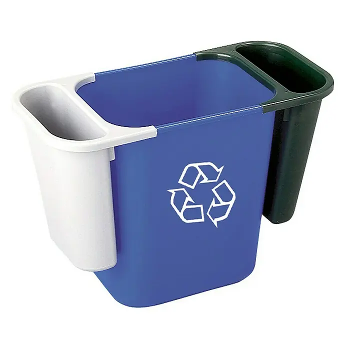 Proregal Standard-Mülleimer Rubbermaid rechteckiger Abfallbehälter aus Polyethylen - 26,6 l, Kunststoff, Blau mit Recyclingsymbol - Ein blauer Recyclingeimer mit weißem Recycling-Symbol und zwei zusätzlichen Behältern in Weiß und Grün.