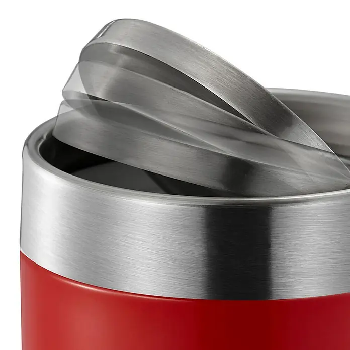 Proregal Schwingdeckeleimer Schön geformter Tischabfallbehälter mit Flachschwingdeckel - 1,5 l, Edelstahl, Edelstahl / Rot - Nahaufnahme eines roten Edelstahl-Thermo-Trinkbechers mit einem sich öffnenden, drehbaren Edelstahldeckel. Ideal für unterwegs.