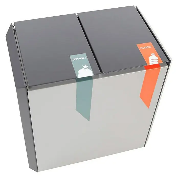 Proregal Mülltrennsystem Feuerfest RecycloStar 2 - 110 l, Aluminium, Anthrazit / Grau - Abfallbehälter mit zwei Fächern zur getrennten Sammlung von Restmüll und Plastik, ausgestattet mit entsprechenden Symbolen und Aufklebern.