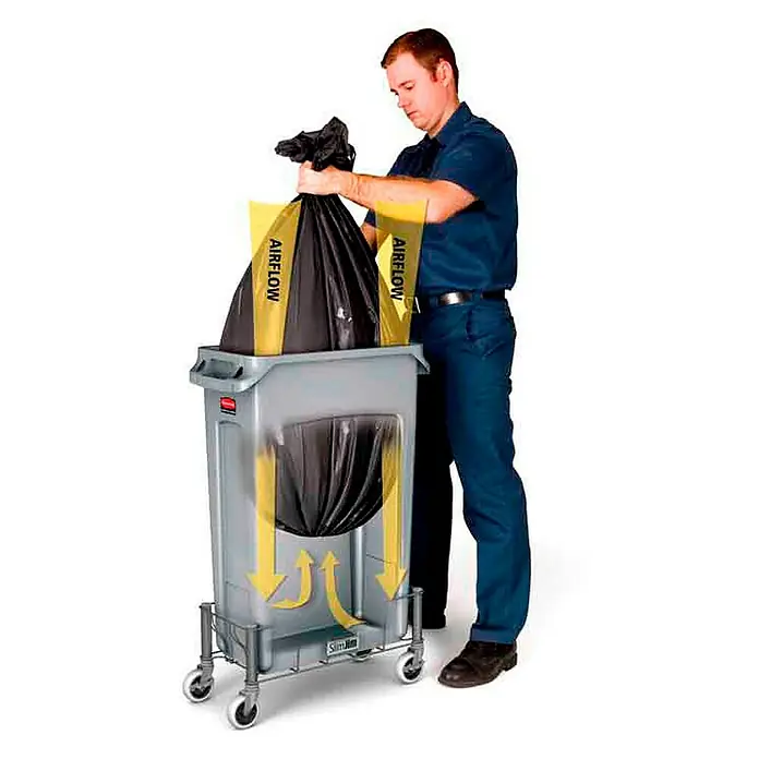 Proregal Standard-Mülleimer Rubbermaid Slim Jim Mülleimer mit Belüftungskanälen - 87 l, Kunststoff, Grau - Der Mann entsorgt einen Müllsack in einen Rubbermaid Slim Jim Müllwagen mit Belüftungskanälen, die das Entfernen des Sackes erleichtern.