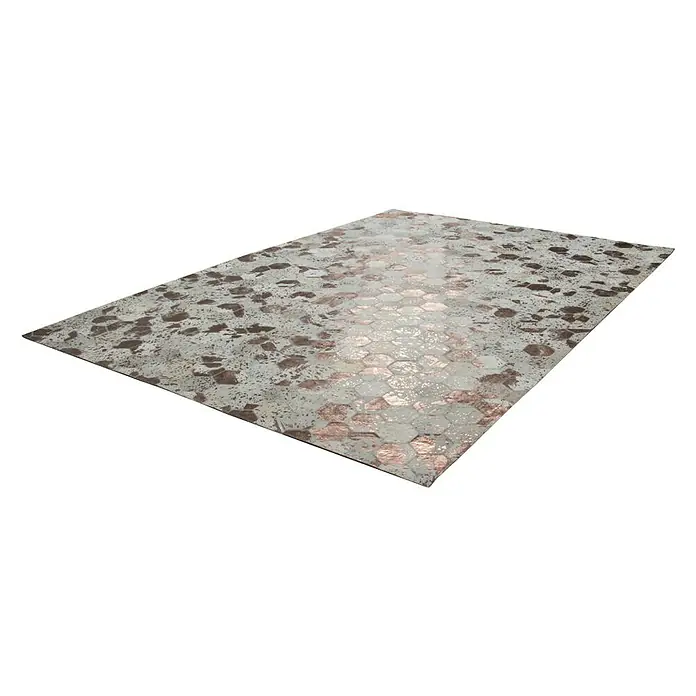 Kayoom Lederteppich Dazzle 200 - Elfenbein/Chrom, 170 x 120 cm, 100 % Leder - Hier sehen wir einen Teppich mit abstraktem Muster in Grau- und Kupfertönen, der eine moderne und stilvolle Atmosphäre schafft.