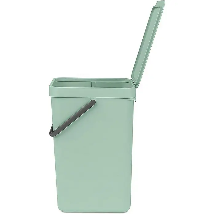 Proregal Standard-Mülleimer Brabantia Abfallsammler mit Stay-open Deckel - 16 l, Kunststoff, Jade - Helle mintfarbene Mülltonne mit einem dunklen Griff, der Behälter steht mit offenem Deckel da und ist bereit zur Verwendung.