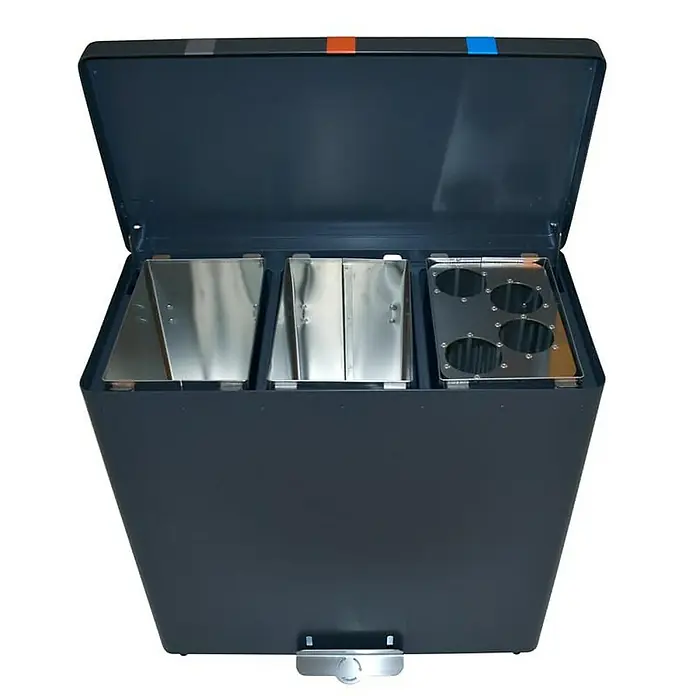 Proregal Mülltrennsystem mit Pedalöffnung RecycloKick 3 - 102 l, Aluminium, Anthrazit - Bild eines offenen Mülleimers mit drei Fächern zur Mülltrennung, ideal für die Küchenabfalltrennung.