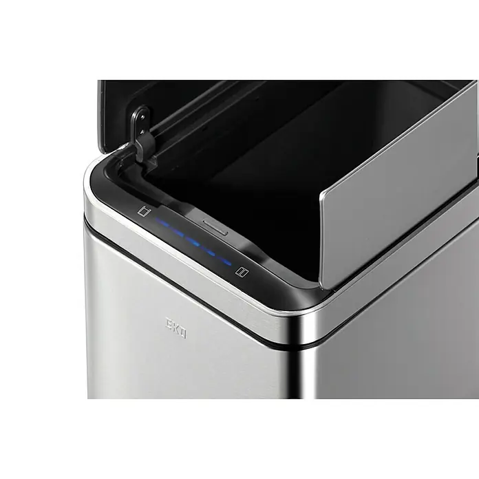 Proregal Sensormülleimer Stilvoller Sensor Abfalleimer aus gebürstetem Edelstahl - 30 l, Edelstahl, Silber - Detailansicht eines EKO-Abfalleimers aus Edelstahl mit geöffnetem Deckel und Bedienelementen.