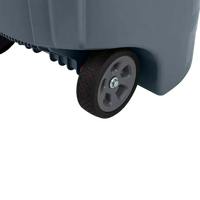 Proregal Standard Mülleimer Rubbermaid Brute runde Mehrzwecktonne auf zwei Rädern mit Belüftungskanälen - 166,5 l, Kunststoff, Grau - Nahaufnahme eines grauen Behälters mit einem robusten Rad, ideal für den einfachen Transport von Materialien.