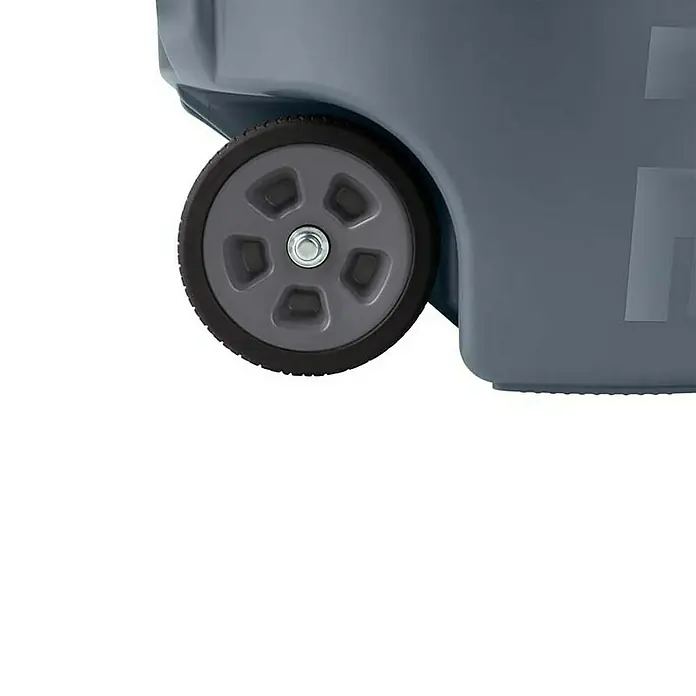 Proregal Standard Mülleimer Rubbermaid Brute runde Mehrzwecktonne auf zwei Rädern mit Belüftungskanälen - 166,5 l, Kunststoff, Grau - Detailansicht eines grauen Mülltonnenrads mit fünf Speichen und schwarzer Gummibereifung. Ideal für den einfachen Transport von Abfällen.